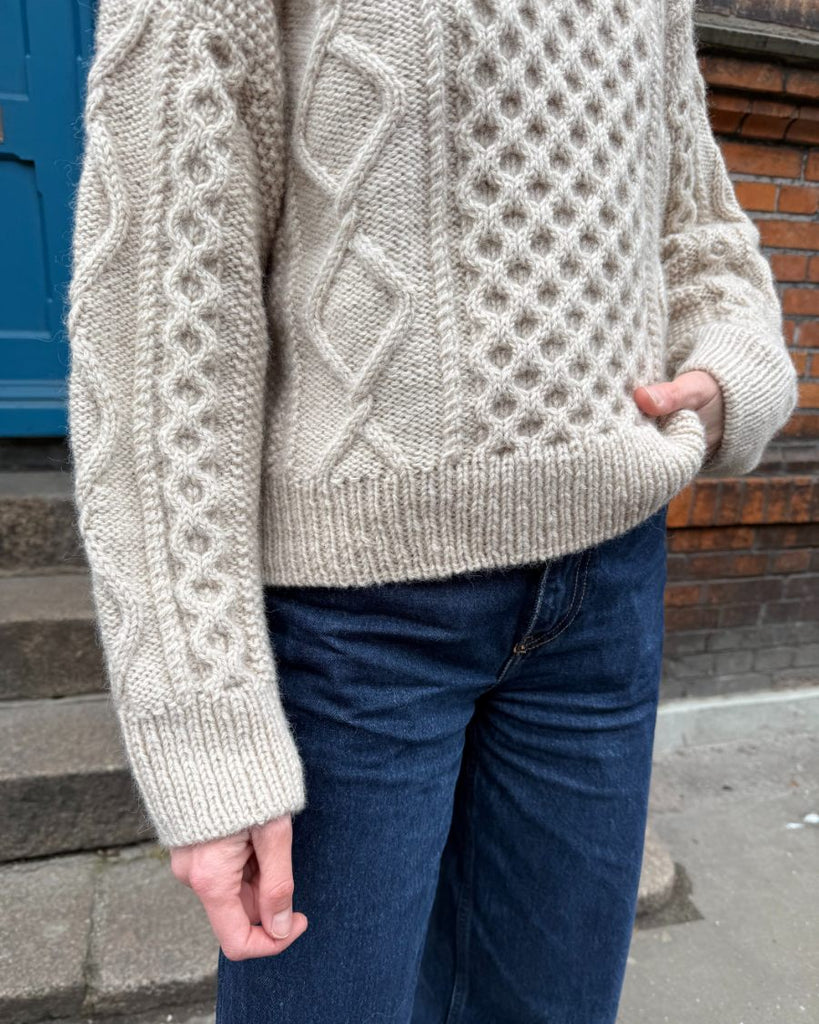 Detaljebillede af beige Dagmar Sweater